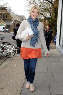 Holly Willoughby feet photo thumbnail