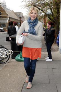 Holly Willoughby feet photo thumbnail