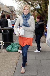 Holly Willoughby feet photo thumbnail