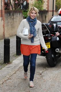 Holly Willoughby feet photo thumbnail