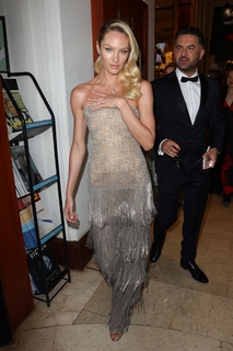 Candice Swanepoel feet photo thumbnail