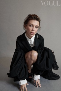 Millie Bobby Brown feet photo thumbnail