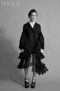 Millie Bobby Brown feet photo thumbnail
