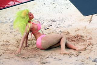 Nicki Minaj feet photo thumbnail