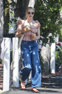 Emma Roberts feet photo thumbnail