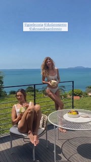 Alessandra Ambrosio feet photo thumbnail