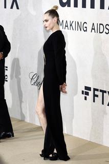 Cara Delevingne feet photo thumbnail