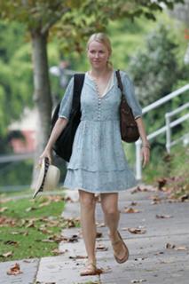 Naomi Watts feet photo thumbnail