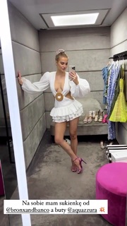 Karolina Pisarek feet photo thumbnail