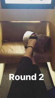 Demi Lovato feet photo thumbnail