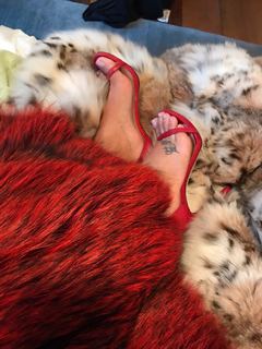Demi Lovato feet photo thumbnail