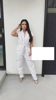 Demi Lovato feet photo thumbnail