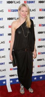Naomi Watts feet photo thumbnail