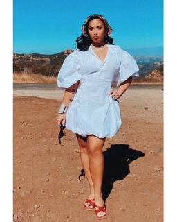Demi Lovato feet photo thumbnail