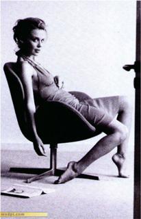 Kylie Minogue feet photo thumbnail