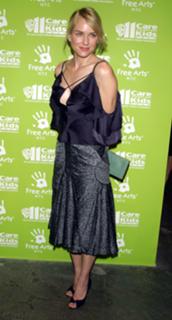 Naomi Watts feet photo thumbnail