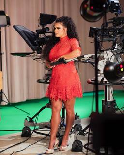 Joy Taylor feet photo thumbnail