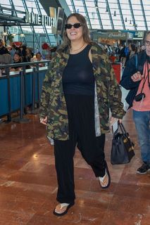 Ashley Graham feet photo thumbnail