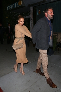 Jennifer Lopez feet photo thumbnail