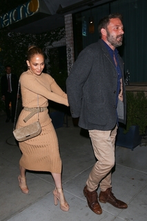 Jennifer Lopez feet photo thumbnail