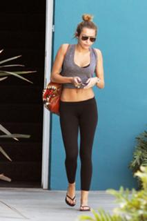 Miley Cyrus feet photo thumbnail