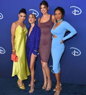 Jessica Szohr feet photo thumbnail