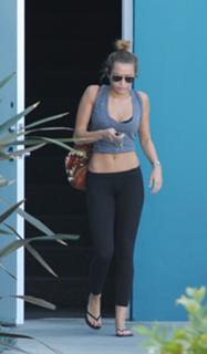 Miley Cyrus feet photo thumbnail