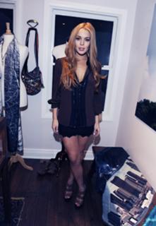 Lindsay Lohan feet photo thumbnail