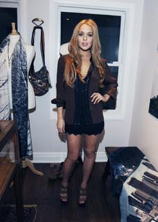 Lindsay Lohan feet photo thumbnail