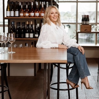 Kylie Minogue feet photo thumbnail
