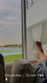 Nicole Neumann feet photo thumbnail