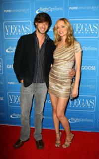 Heather Graham feet photo thumbnail
