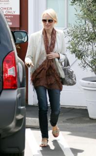 Naomi Watts feet photo thumbnail