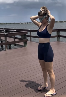 Amanda Cerny feet photo thumbnail