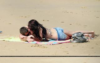 Miley Cyrus feet photo thumbnail