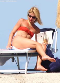 Claire Danes feet photo thumbnail