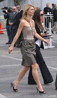 Claire Danes feet photo thumbnail