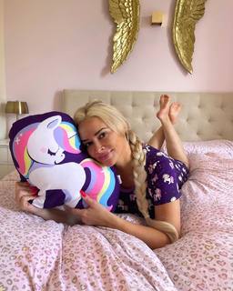 Daniela Katzenberger feet photo thumbnail