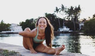 Kino MacGregor feet photo thumbnail