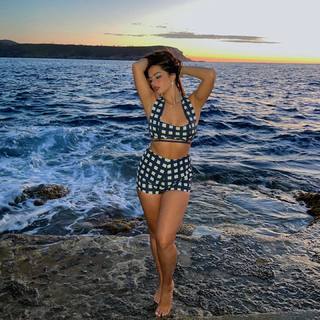 Addison Rae feet photo thumbnail