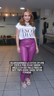Larissa Manoela feet photo thumbnail