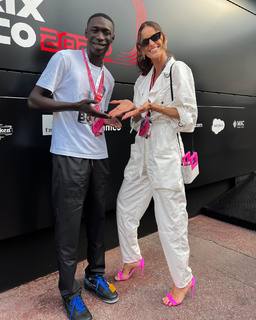 Izabel Goulart feet photo thumbnail