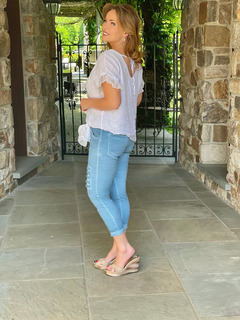 Lisa Robertson feet photo thumbnail