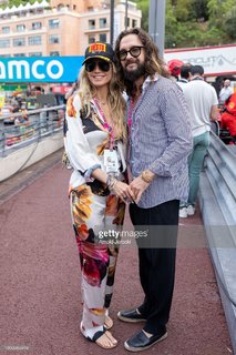 Heidi Klum feet photo thumbnail