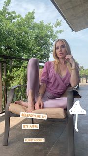Ilary Blasi feet photo thumbnail