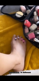 Thalía feet photo thumbnail