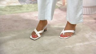 Courtney Khondabi feet photo thumbnail