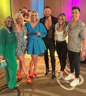 Denise Van Outen feet photo thumbnail