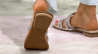 Courtney Khondabi feet photo thumbnail
