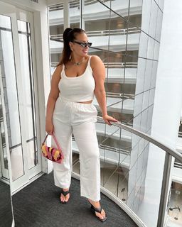 Ashley Graham feet photo thumbnail